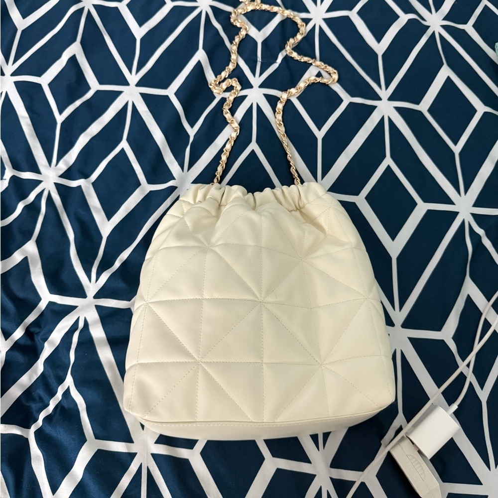 Elegant Cream Quilted Women's Bag